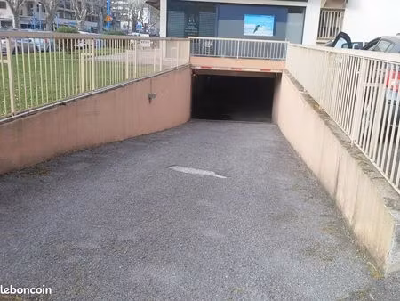 parking/box 20 m² mandelieu-la-napoule