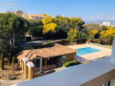 magnifique 4 pièces à cannes grand parc avec piscines