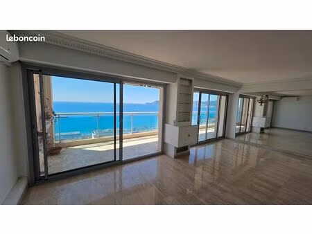 vue mer panoramique à 180 degrés. 2 chambres en suite