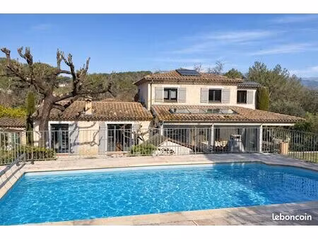 villa 7 pièces 196 m²