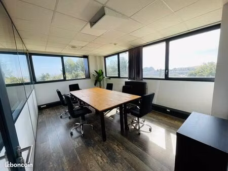 bureau avec local de stockage et parking
