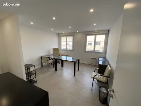 local commercial / bureau a louer zone industrielle 18m2