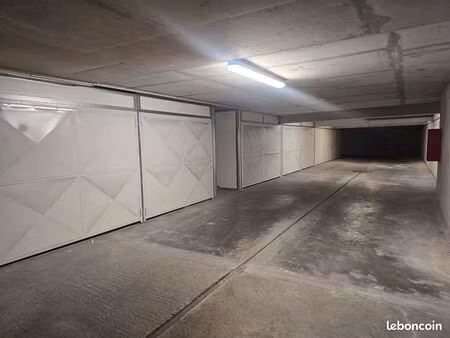 garage box dans résidence sécurisée
