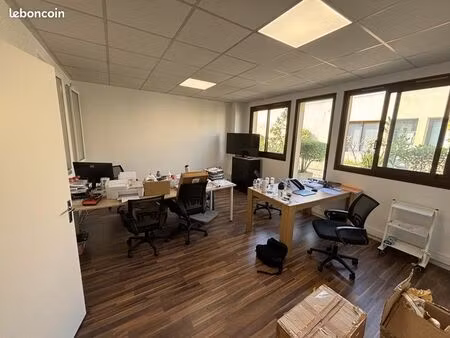 locaux commerciaux / bureaux