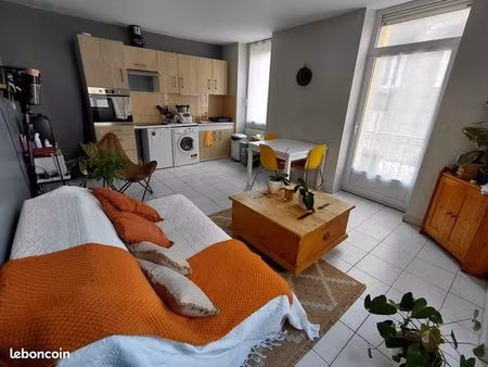 t3 avec balcon au cœur du village