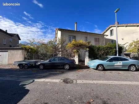 immeuble 7 pièces 145 m²