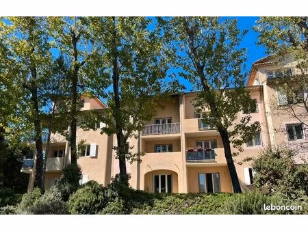 grand espace de 150m² - 5 bureaux cloisonnés - 2 caves et parking