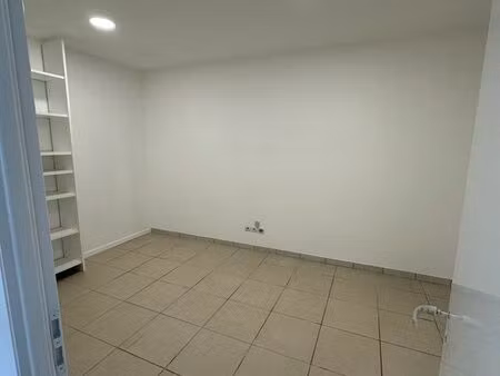 local ou bureau 12m2 toutes charges comprises