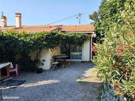 maison atypique en pierre 1500 m² cloturé