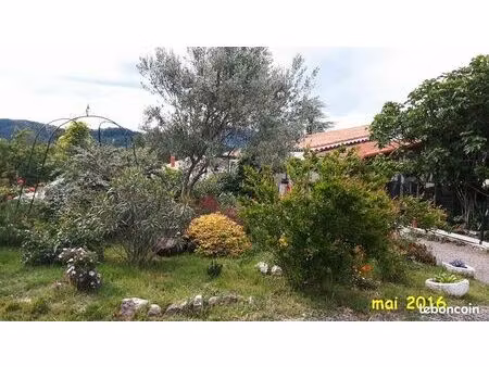 maison atypique en pierre 1500 m² tout clôturé