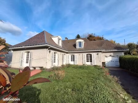belle maison d'habitation individuelle avec garage  sous-sol et terrain