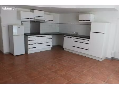 t3 62m2 au calme esoleille parking terrasse climatisation