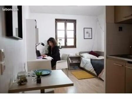 studio 1 pièce 19 m²