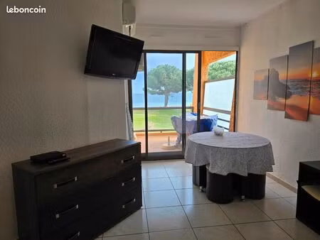 superbe studio 30m2 meublé équipé terrasse couverte face à la mer  les pieds dans l'eau mo