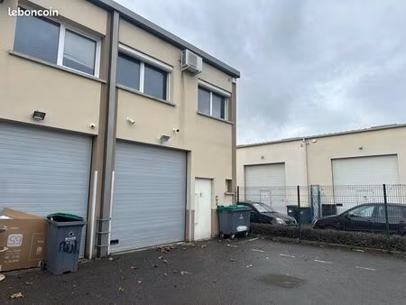 local stockage + bureau mandres les roses
