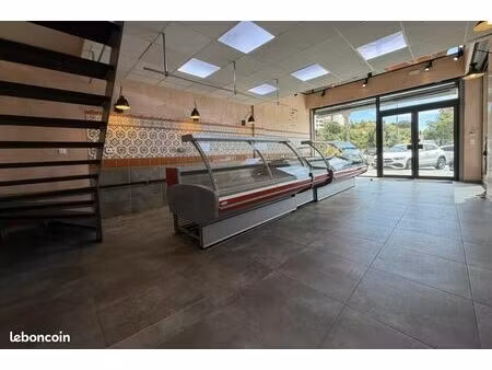 local 134 m²