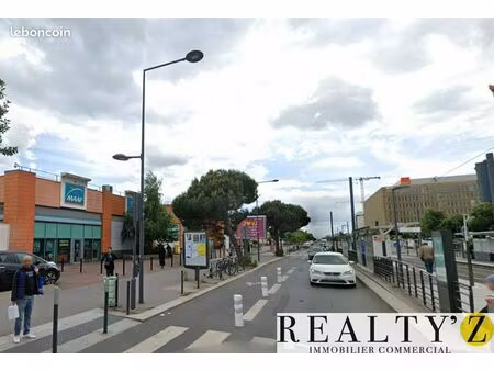 local commercial 61 m²