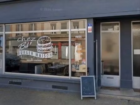 ensemble immobilier 2 appartements + 1 local commercial