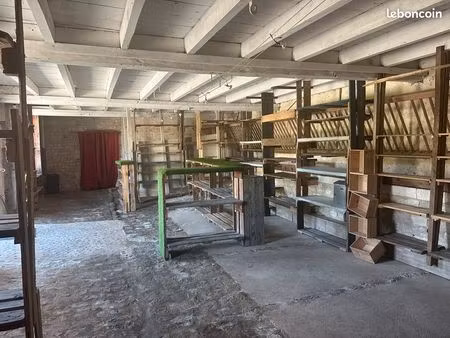 local ou atelier à louer – 70 m²