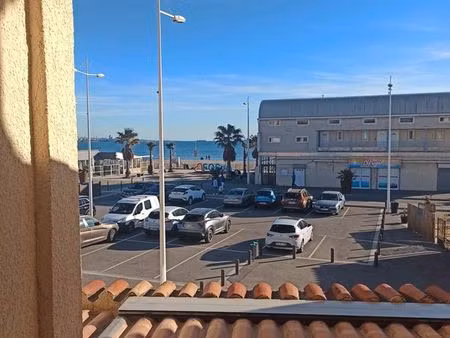 beau studio avec très jolie vue sur la plage