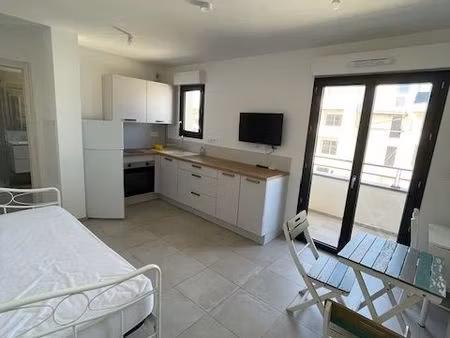à vendre – charmante studette au cœur de folelli – tout à pied