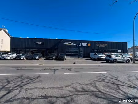 local commercial 800 m2 -proximité zone commercial- axe stratégique / très fort flux véhic