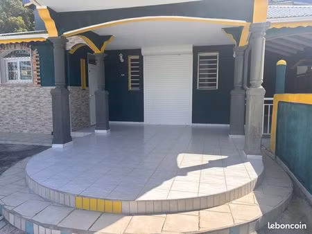 a louer bas de villa non meublé t3 à baie mahault de 83m