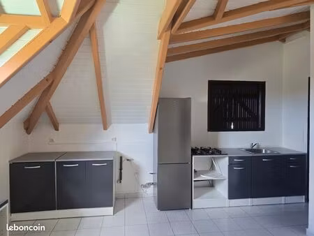 à louer haut de villa spacieux à port-louis