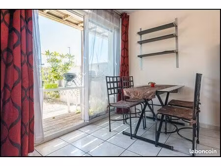 t2 jardin clos proche la rochelle et campus minimes