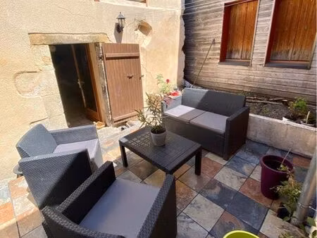 maisonnette terrasse et stationnement
