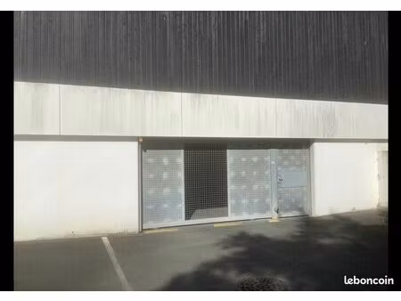 place de parking couverte