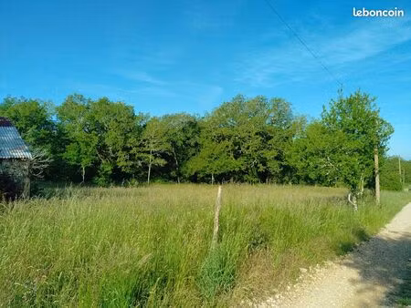 terrain 2100 m² estivals