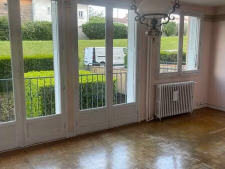 3 pièces aurillac accès pmr