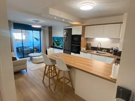 appartement t3 rénové – vue montagnes & mer – la possession -