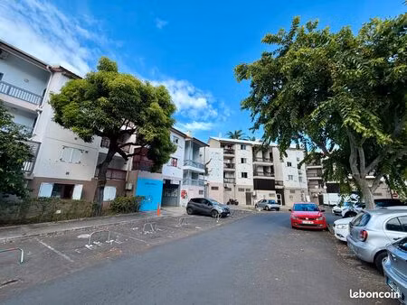 t2 a vendre st gilles centre