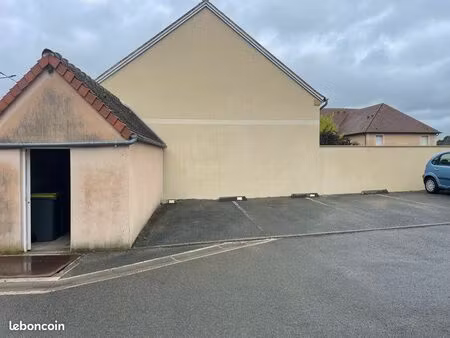 parking/box/aire de stationnement 13m2