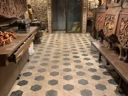 local 250 m2