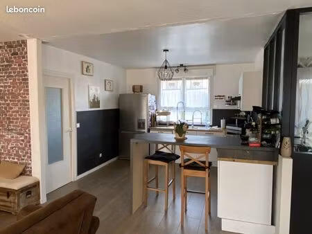 arer. elle est composée de 3 chambres  il est possible à moindre coût