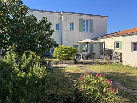 maison ancienne rénovée – dpe b – 20 min la rochelle