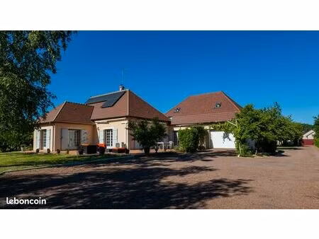 lere maison 8 piéces 195m²