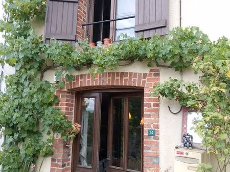charmante maison dans village tranquille
