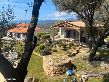 propriété 2 maisons + piscine + vue mer