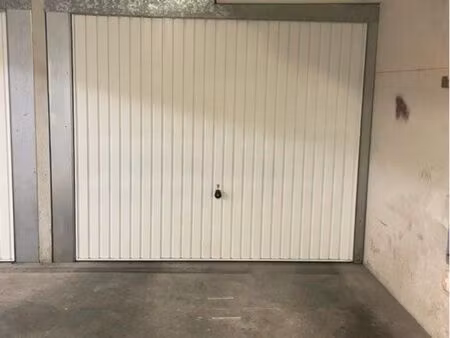 garage prado