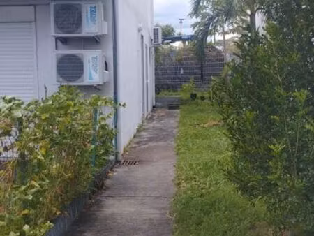 local commercial et appartement bientôt libres 100m2 chacun et parking