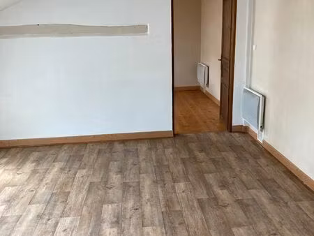 maison entièrement rénovée avec cour