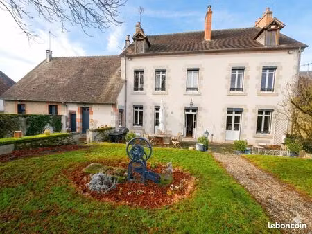 maison de caractère 230 m²- prestations haut de gamme - jardin 2000 m2 sans vis-à-vis - cœ