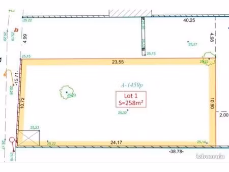 terrain constructible borné  viabilisé