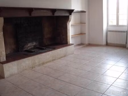 appartement t5 dans maison à la campagne
