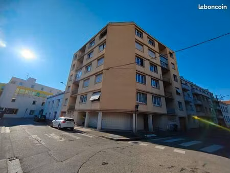 grand t4 lumineux avec ascenseur  cave et parking