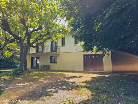 maison. 8 pièces . 233m2